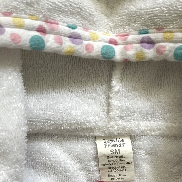 Luvable Friends bath robe white hooded elephant embroidered detailed Girls 0-9Mo - Picture 4 of 6